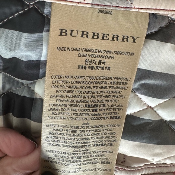 Women’s Burberry quilted jacket - Picture 3 of 7